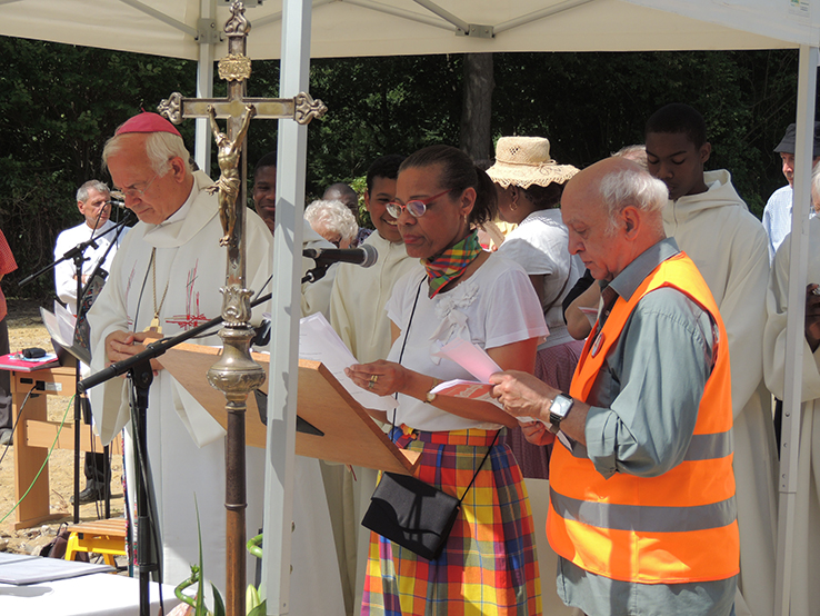 Catholique premi  re pierre l   glise Saint-Joseph est pos  e